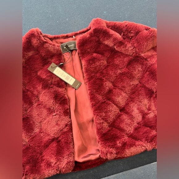 BCBG Max Azria Faux Fur Cropped Jacket-Wine Red 
Trendy Color🔥🔥 - Picture 10 of 10